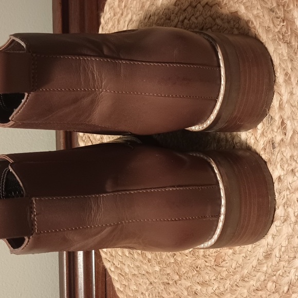 Cole Haan Grand Series Chelsea boots, waterproof, size 8B - Picture 4 of 9